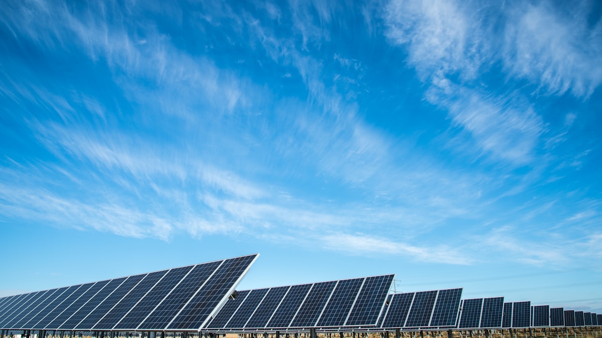 Rooftop solar and home batteries are rapidly reshaping Australia's electricity system. (Illustrative image)